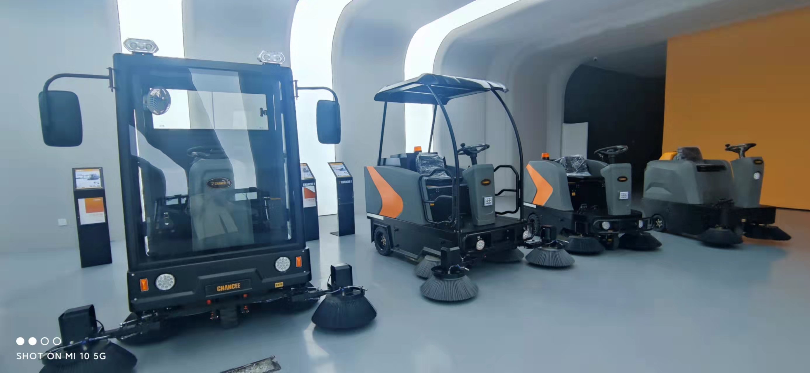駕駛式的電動(dòng)清掃車(chē)工作效率有多高？